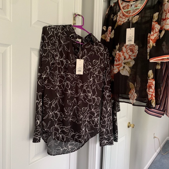 Button down blouses - Picture 5 of 6